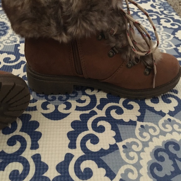 SOLD⭐️Brown Fur Combat Boot⭐️ - Picture 4 of 5